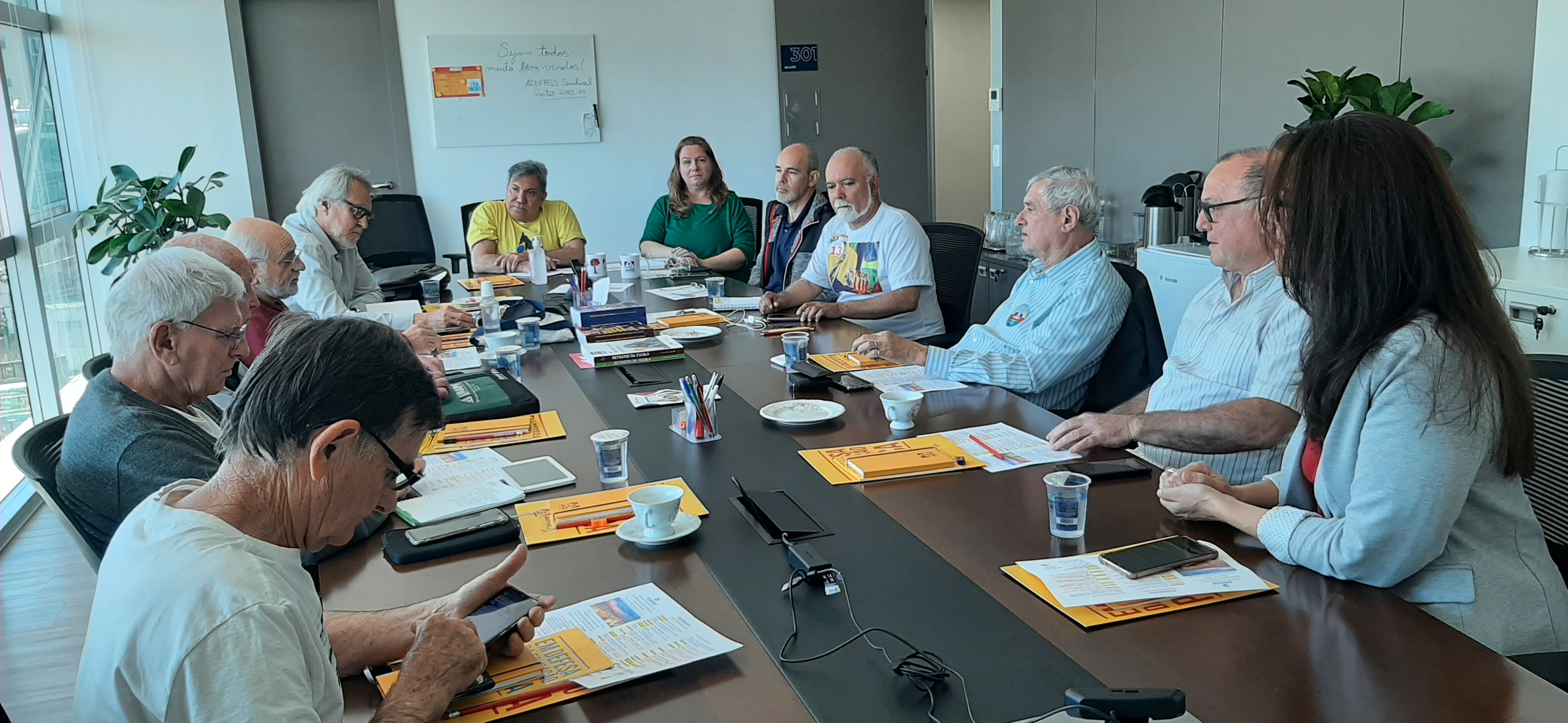 ADUFRGS-Sindical recebe Anapar RS em reunião preparatória para encontro que ocorrerá em dezembro