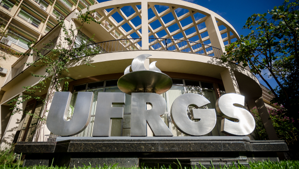 Pauta da ADUFRGS-Sindical, bolsas de extensão da UFRGS tem aumento de valor e de projetos contemplados 