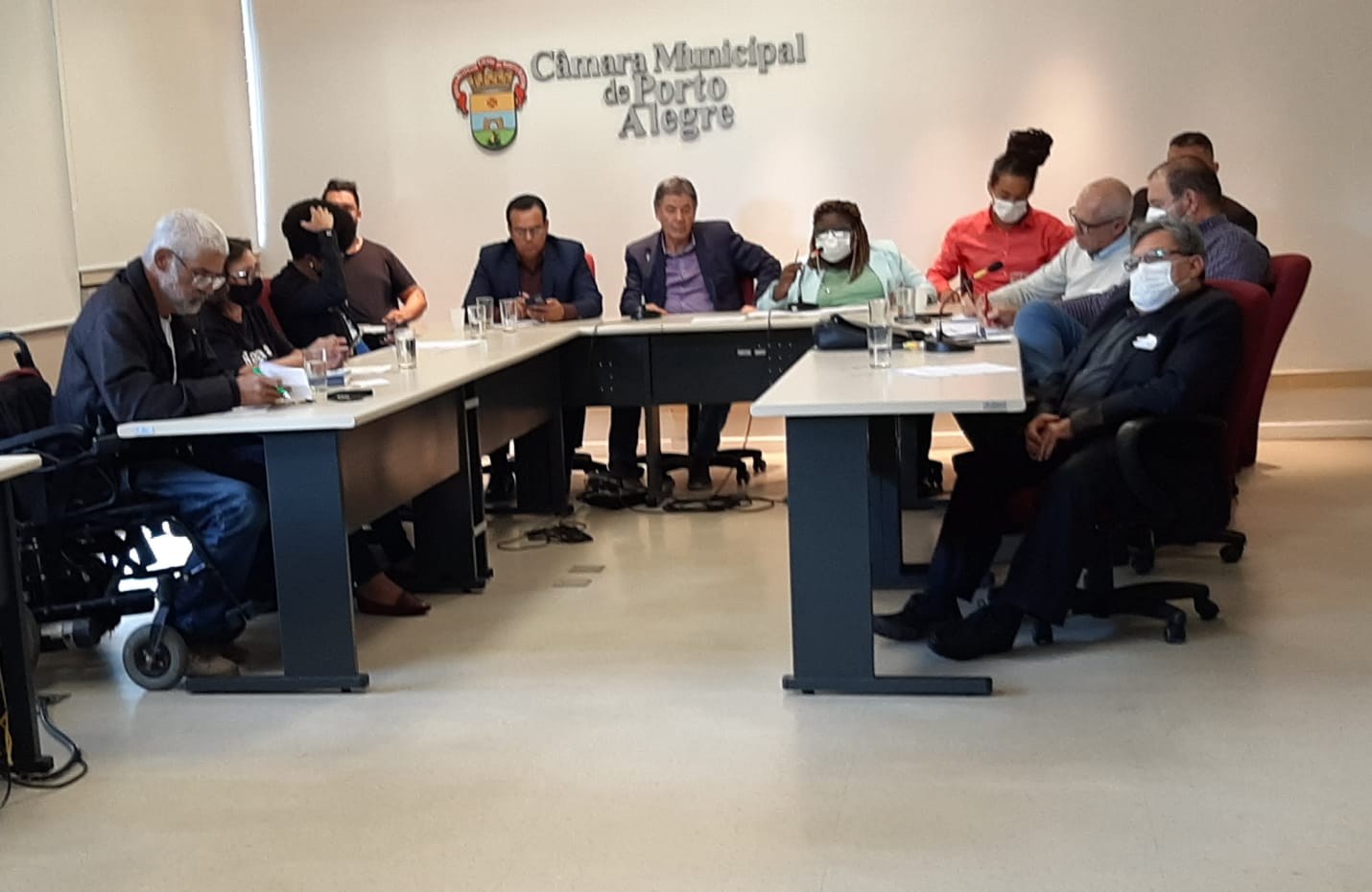 ADUFRGS-Sindical participa de reunião na Câmara Municipal de Porto Alegre para discutir suspensão da Linha D43 da Carris